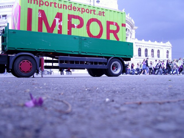 ContainerVorBurgtheater