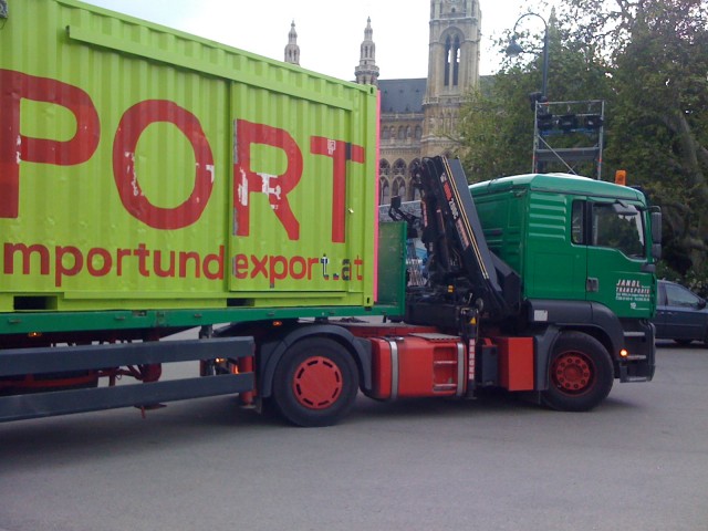 Container erobert Rathausplatz