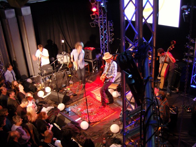 HoweGelb-GiantSand-Vienna-ES