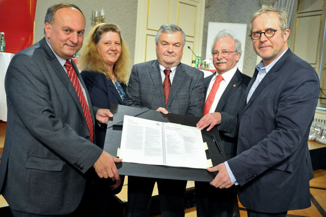 501266_m0t1w640h480q80v52652_xio-fcmsimage-20111027191141-006001-4ea990cde2074